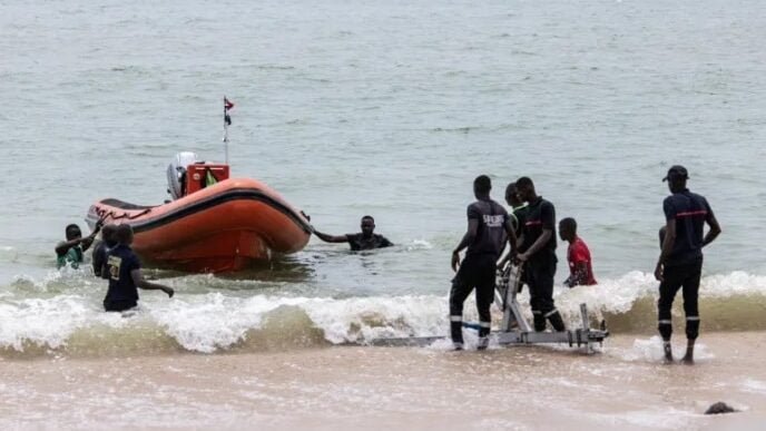 members of a search and rescue team make their way to shore during a search to find survivors and retrieve the dead after a pirogue carrying over a hundred migrants sank off mbour senegal photo afp