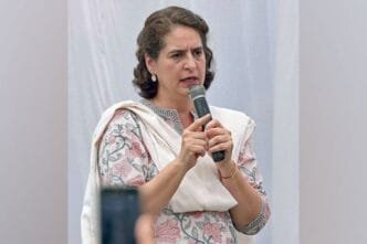 Congress leader Priyanka Gandhi condemns killing of labourer in Shopian