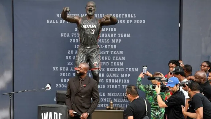 Dwyane Wade statue unveiled in Miami as fans contend it looks nothing like him