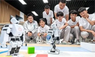Getting close to robots - Global Times