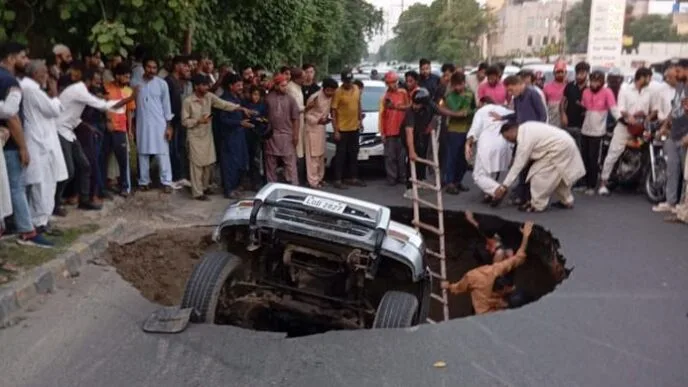 Massive Lahore sinkhole swallows three vehicles
