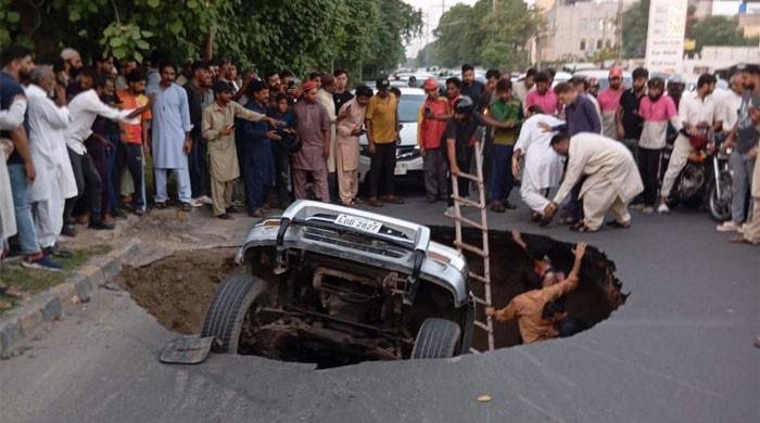 Massive Lahore sinkhole swallows three vehicles