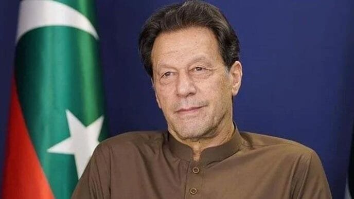 Nearly 200 Oxford University alumni, staff members back Imran Khan's candidacy for chancellor