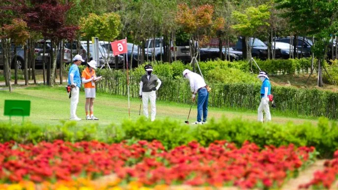 Park golf fever sweeps South Korea