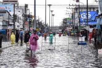 Thailand flooding kills twelve, displaces thousands     