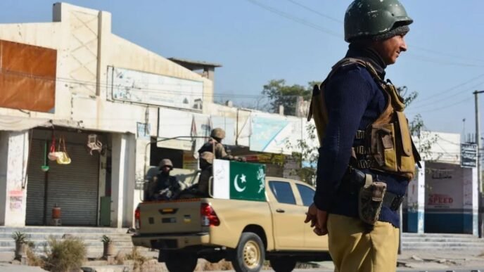 Militants in northwest Pakistan kill 16 security personnel