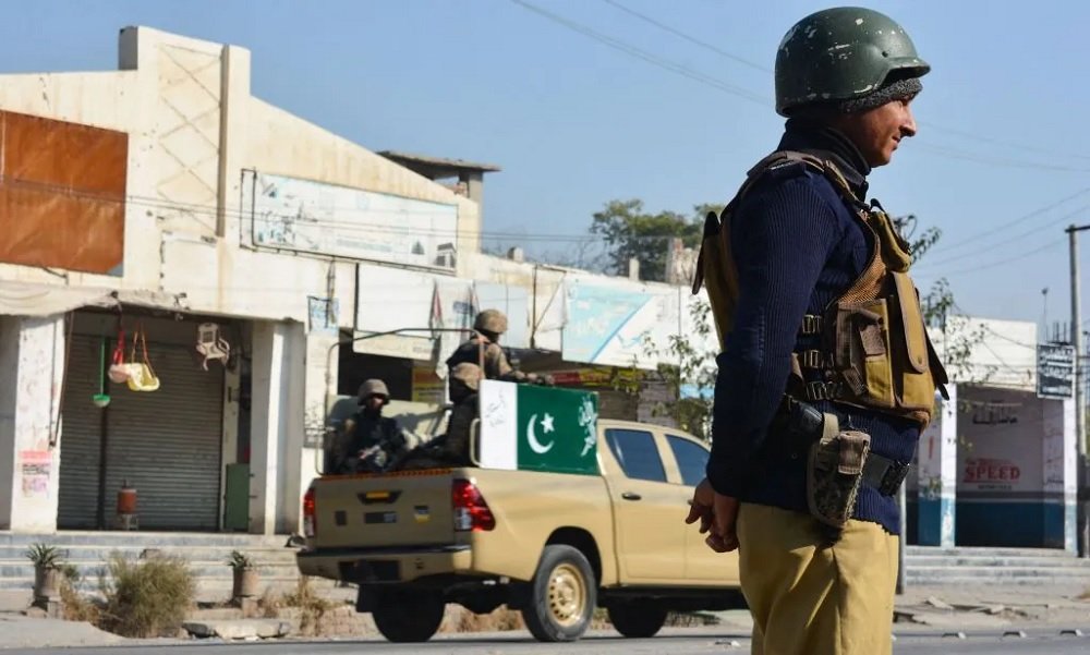 Militants in northwest Pakistan kill 16 security personnel