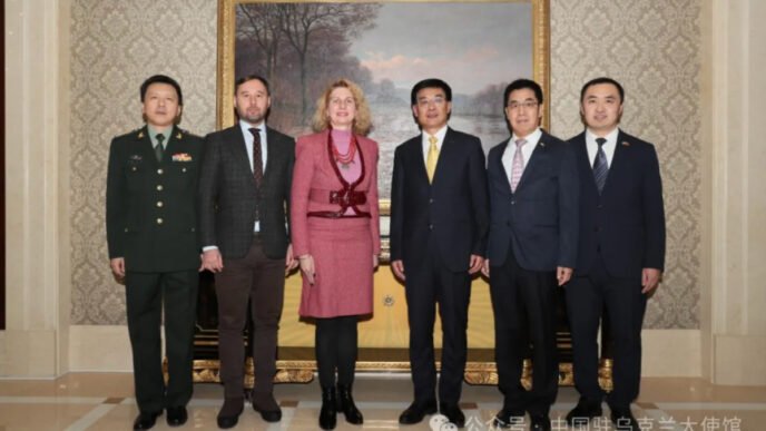 Ma Shengkun (third from the right), newly appointed Chinese Ambassador to Ukraine Photo: Official WeChat account of the Chinese Embassy in Ukraine