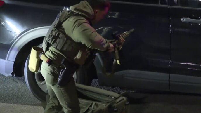 7 San Antonio officers shot and wounded by barricaded suspect