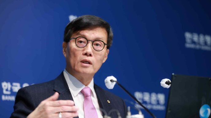 Bank of Korea chief says political turmoil barred it from cutting rates