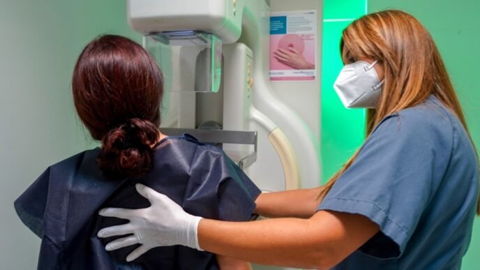 Cancer cases increasing in women while declining in men: report