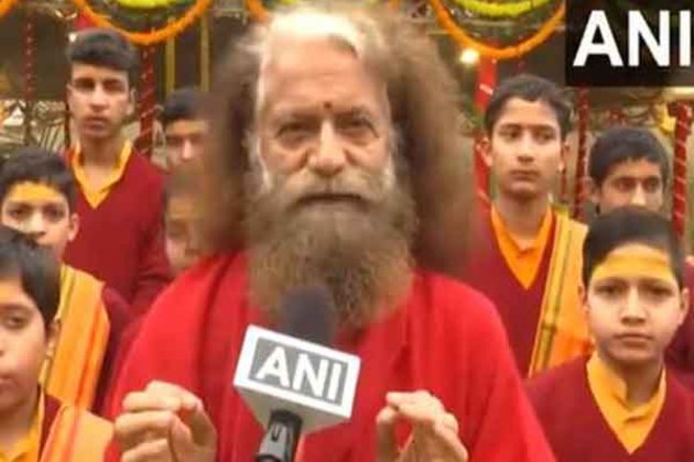 Chidanand Saraswati calls for Akhand Bharat as he takes Holy Dip on Makar Sankranti