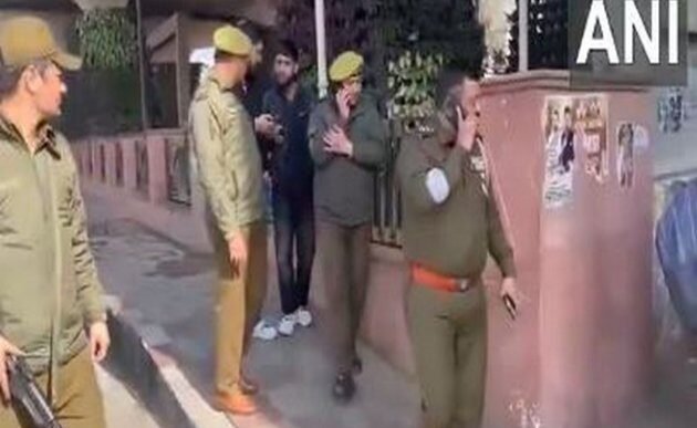 Gun shots fired at Jewel Chowk; police on site