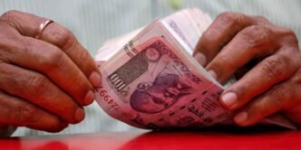 India should let the rupee slide gradually