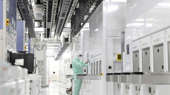 Japan's SMBC offers loans backed by chipmaking gear, starting with Kioxia