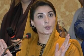 Maryam Nawaz awards scholarships, encourages students to focus on education