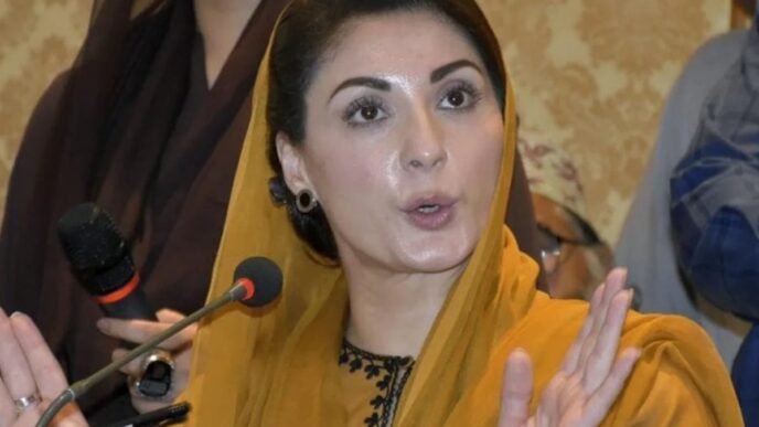 Maryam Nawaz awards scholarships, encourages students to focus on education