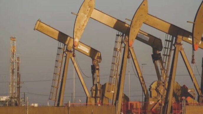 Oil prices decreases as Russia sanctions stay in focus