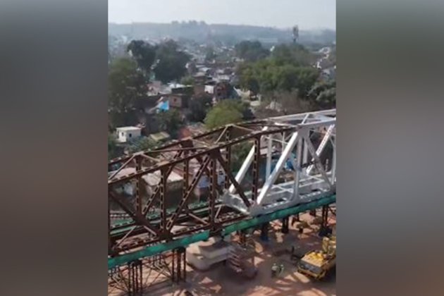 Railways installs 76.2m track bridge in Katni in 2.5 hours; Minister Ashwini Vaishnaw shares video