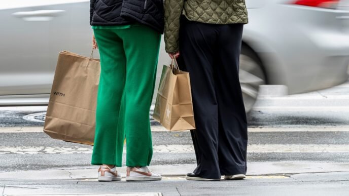 Core inflation in February hits 2.8%, higher than expected; spending increases 0.4%