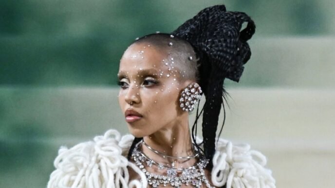 FKA Twigs cancels tour dates in North America over visa issues