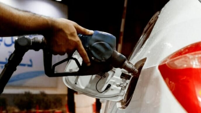 Federal govt slashed petrol prices by Rs 1 per liter