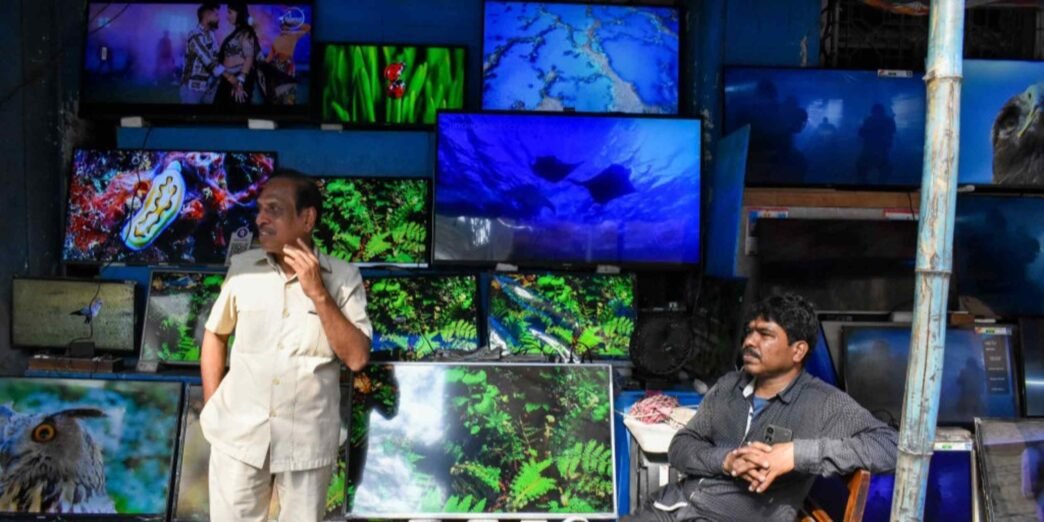 Indian legacy TV stagnates as Reliance boosts smart TV offers