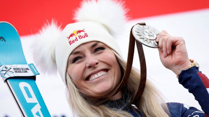 Lindsey Vonn makes history with second-place finish in World Cup race