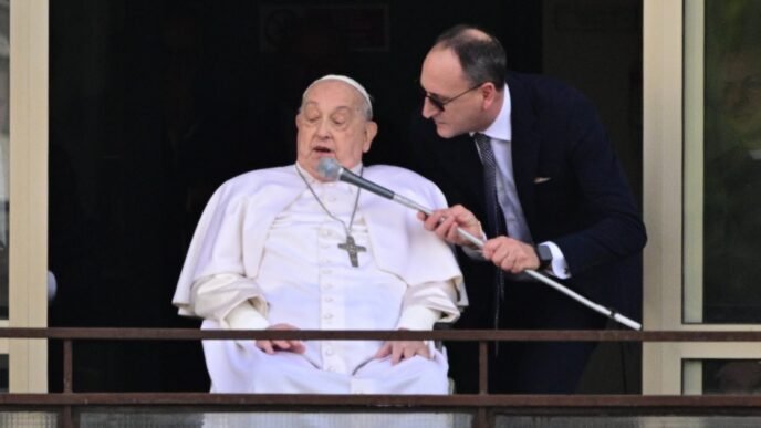 Pope Francis makes his first public appearance in five weeks