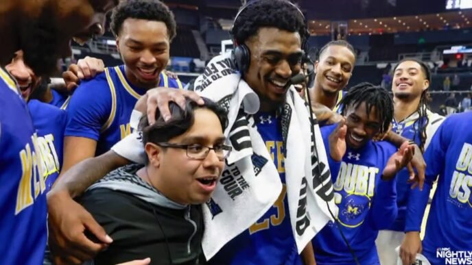 Student Manager steals spotlight during first round of March Madness