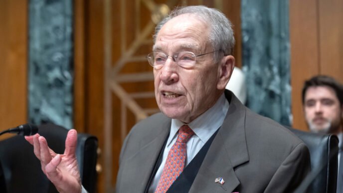 Top Republicans say they're out of the loop as DOGE downsizes Social Security Administration