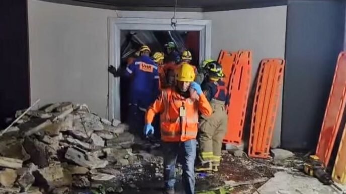 13 dead, over 90 hospital transfers after roof of Dominican Republic club collapses