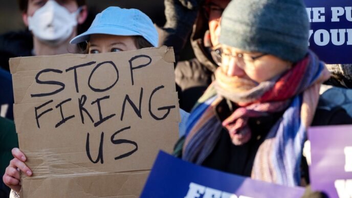Appeals court halts rehiring of 24,000 federal workers