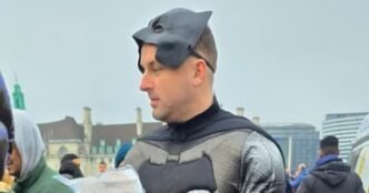 Batman and Robin swoop in on con artists targeting tourists in London