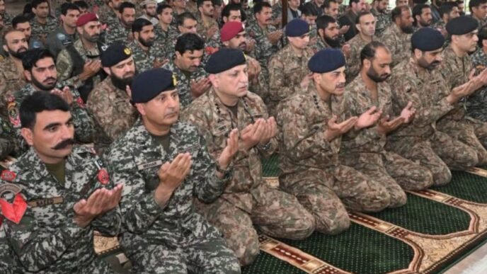 COAS celebrates Eid-ul-Fitr with troops in Wana and Chehkan