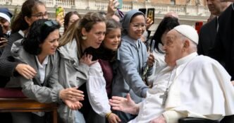 Convalescing Pope Francis opens Holy Week with in-person greeting in St. Peter's Square