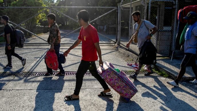 Costa Rica grants special status to 85 migrants deported from the U.S.