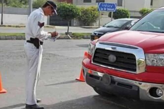 Crackdown on traffic violations continues in Sindh