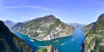 Gorging on the Yangtze: Luxury cruise reveals a China in flux