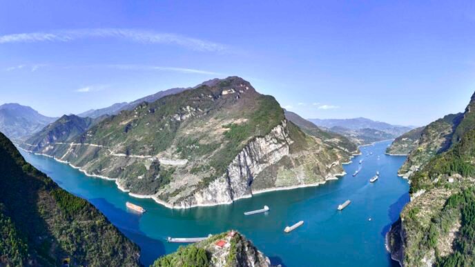 Gorging on the Yangtze: Luxury cruise reveals a China in flux