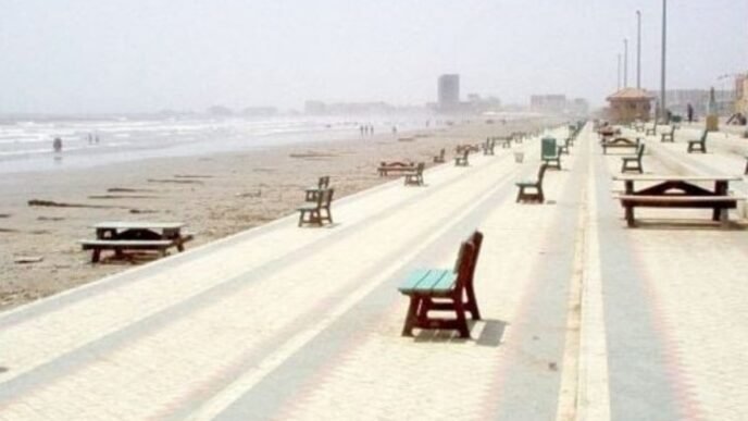Heatwave eases in Karachi as sea breeze returns