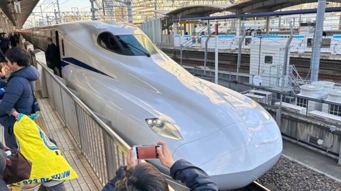 Japan bullet train woos tourists with bookings in 15 languages