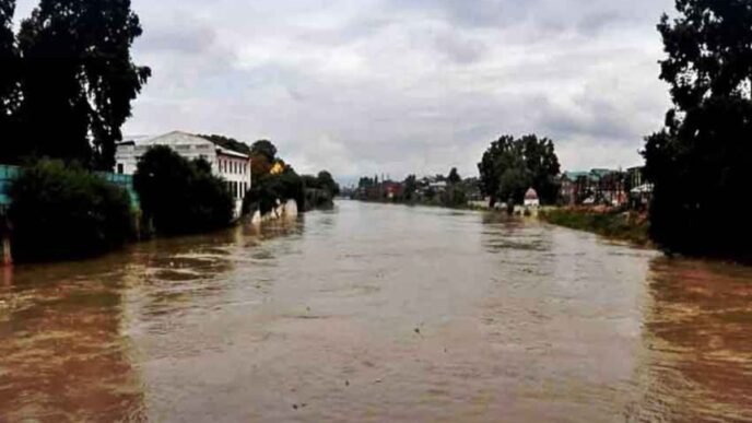 Jhelum river faces moderate flood after India releases water