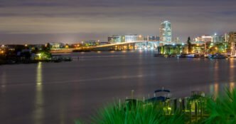 Multiple injuries reported after boat hits ferry in Florida
