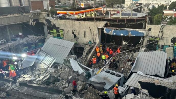 Roof collapse at Dominican Republic Nightclub leaves 27 dead, including local governor