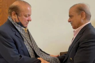 Shehbaz Sharif meets Nawaz Sharif, discusses political situation