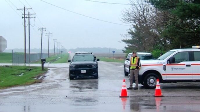 Single-engine plane crashes in Illinois, killing all 4 people aboard