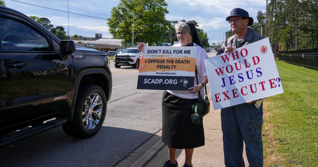 South Carolina man who killed an off-duty police officer is executed by firing squad
