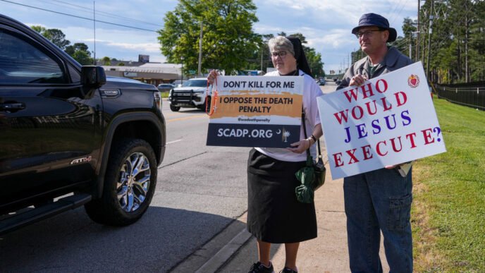South Carolina man who killed an off-duty police officer is executed by firing squad