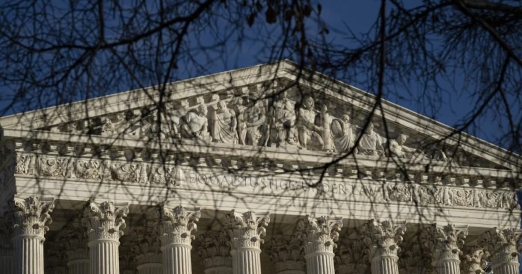 Supreme Court temporarily halts Venezuelan migrants deportation